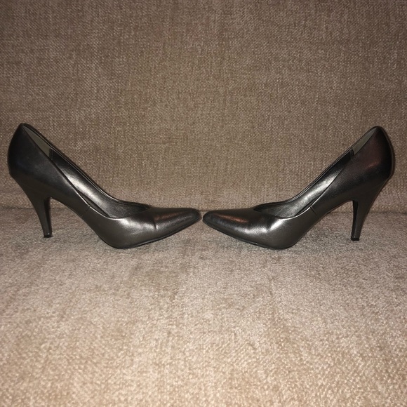 Fiona Silver Pumps - Size 7 - Picture 6 of 6